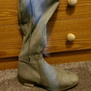 Over the knee suede guess boots